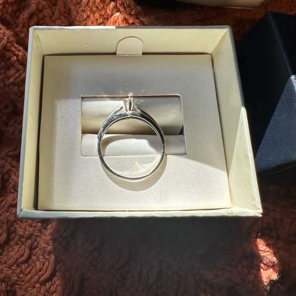 Humble diamond ring - Picture 3 of 4